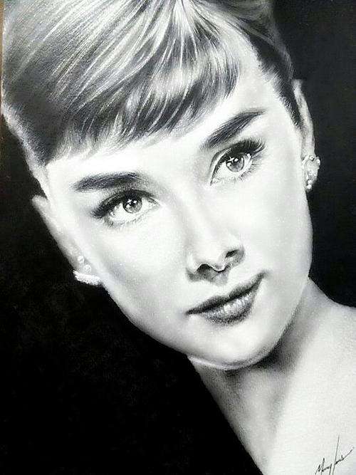 Original pencil portrait of Audrey Hepburn