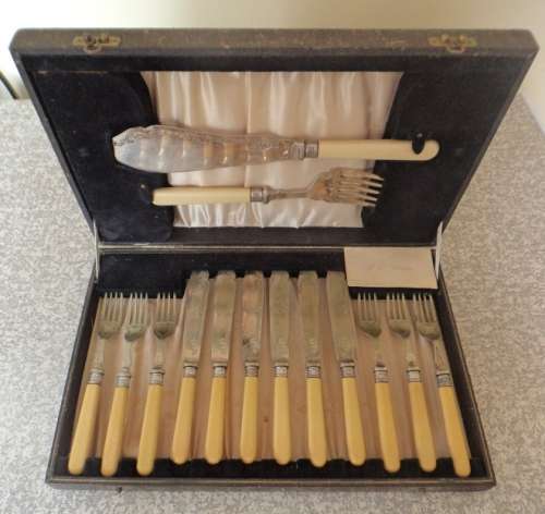 Antique 14 piece bone-handled EPNS Fish Cutlery Set in Original Box (Circa 1930s)