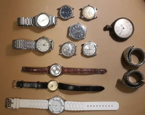 A lot of 10 broken watches and a pocket watch.