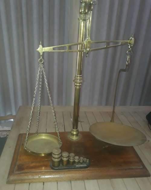 Vintage Brass W & T Avery LTD Maker Balance Scale with 7 weights