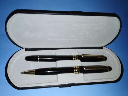 Fountain Pen with Iridium Nib;1 x Ballpoint Pen; belonged to former SA Min.of Finance Owen Horwood