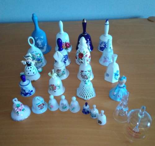 Bell collection 1 / 2: A collection of 26 beautiful porcelain/ceramic/glass bells