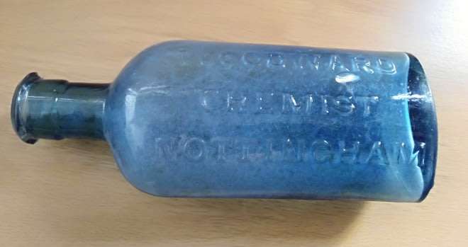 A Collection of 4 Vintage Medicine Bottles and a Holloway Ointment Pot