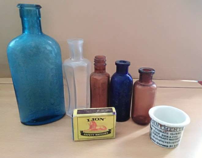A Collection of 4 Vintage Medicine Bottles and a Holloway Ointment Pot