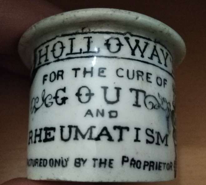 A Collection of 4 Vintage Medicine Bottles and a Holloway Ointment Pot