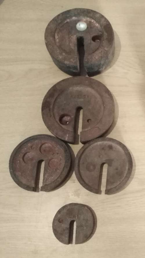 Five Vintage Slotted Scale Weights (measurements unit is kg)