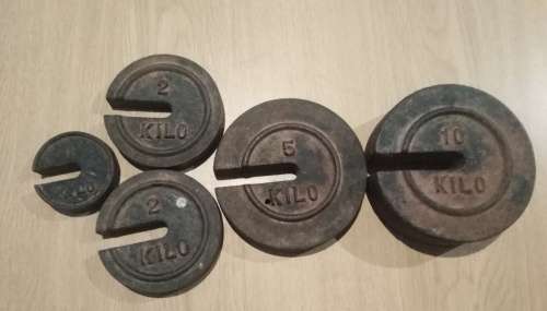 Five Vintage Slotted Scale Weights (measurements unit is kg)