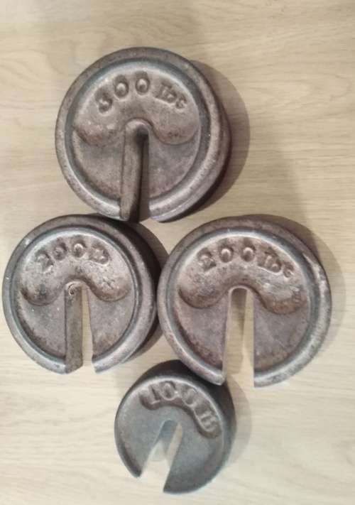 Four Vintage Slotted Scale Weights (measurements units in pounds) and one other weight