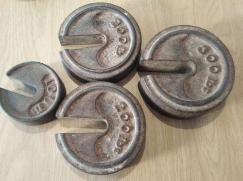 Four Vintage Slotted Scale Weights (measurements units in pounds) and one other weight