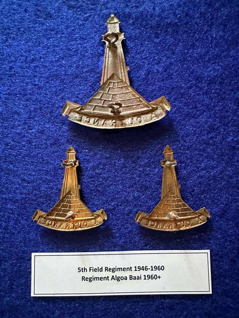 SA 5th Field Regiment 1946-1960, Cap Badge and Set of Collar Badges