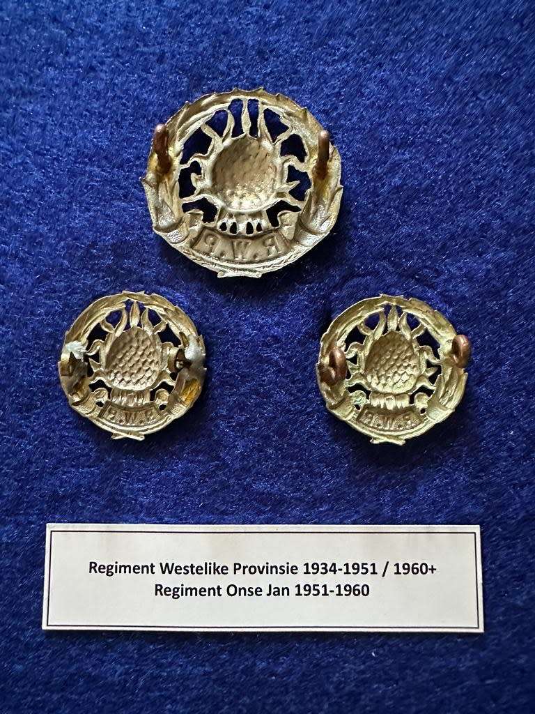 Regiment Westelike Province 1934-1951, Cap Badge and Set of Collar Badges
