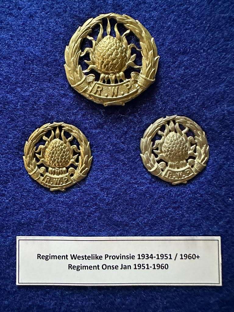 Regiment Westelike Province 1934-1951, Cap Badge and Set of Collar Badges