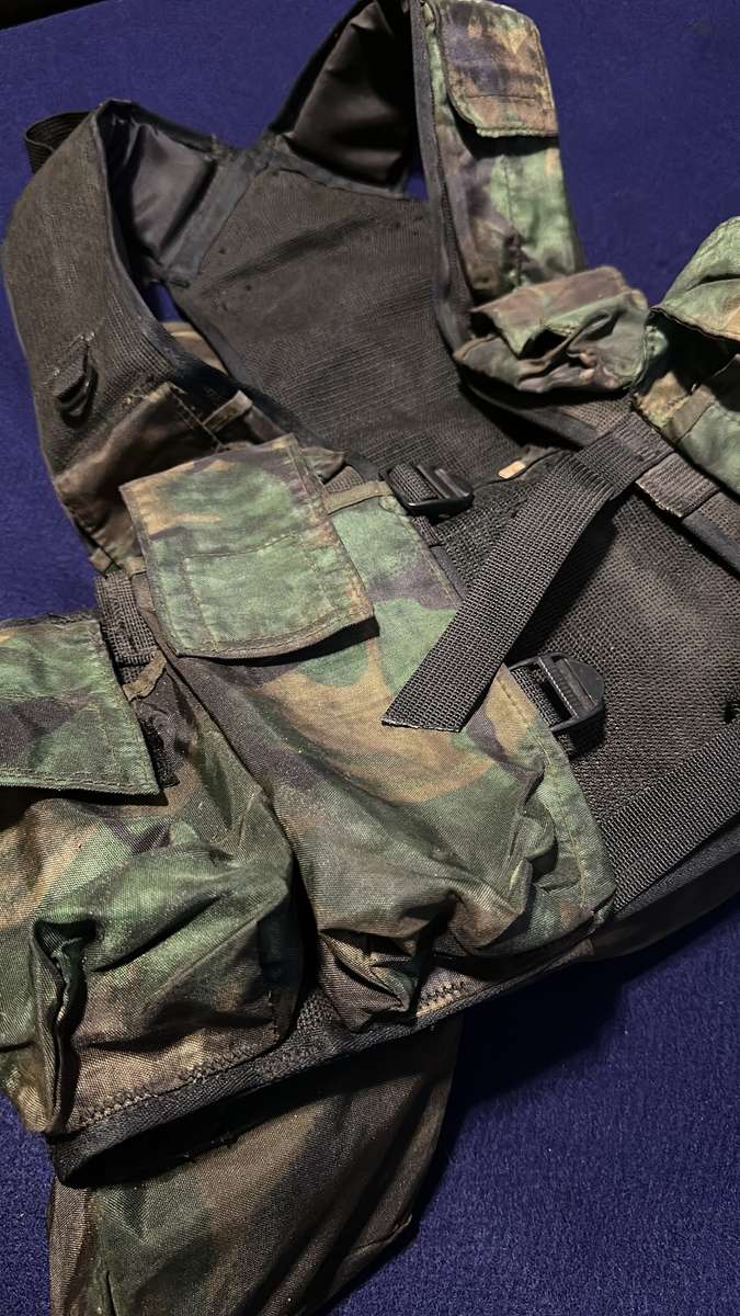 32Bn Camoflage Combat Rig - Size Large