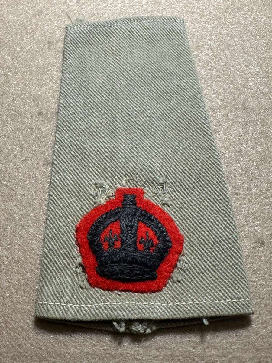 Rhodesian Forces - SINGLE MAJOR RANK BOARDS/SLIP ONS WW2 - RED CROWN BACKING