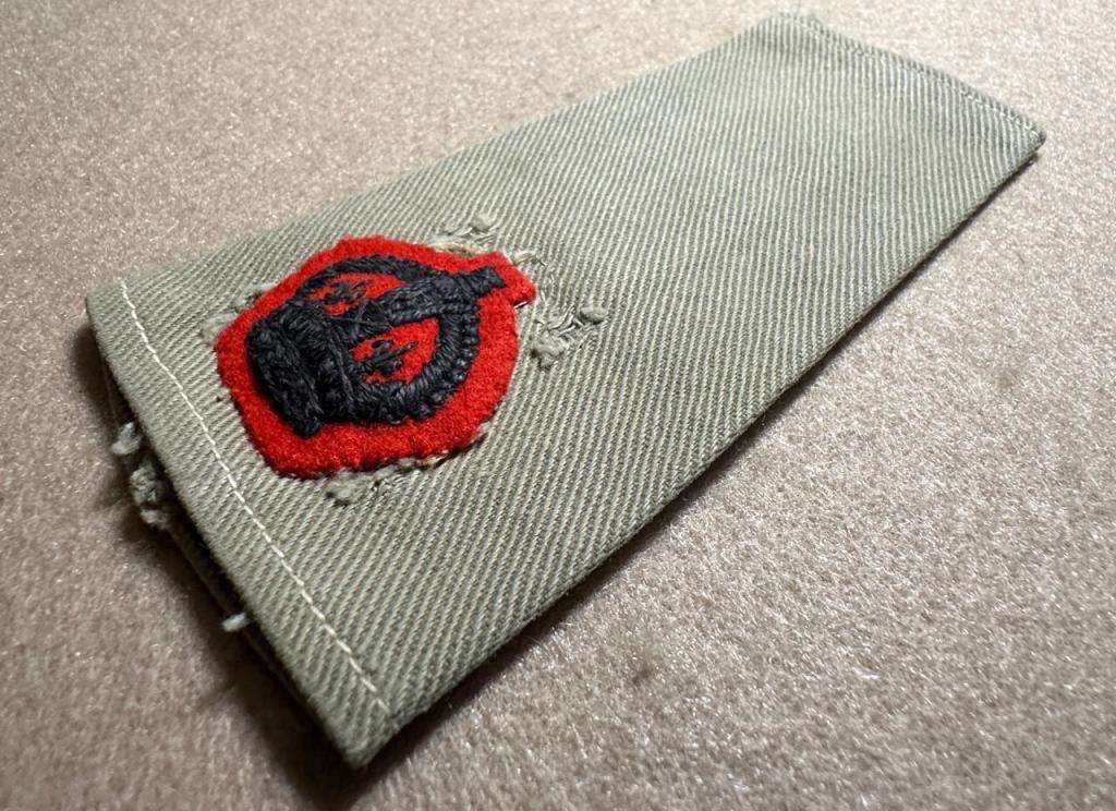 Rhodesian Forces - SINGLE MAJOR RANK BOARDS/SLIP ONS WW2 - RED CROWN BACKING