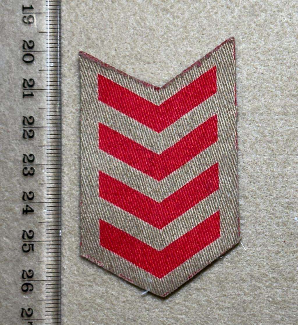 Rhodesian Forces - CLOTH BADGE FOR SENIOR SERGEANT RED COTTON ON BROWN BACKING - VARIATION