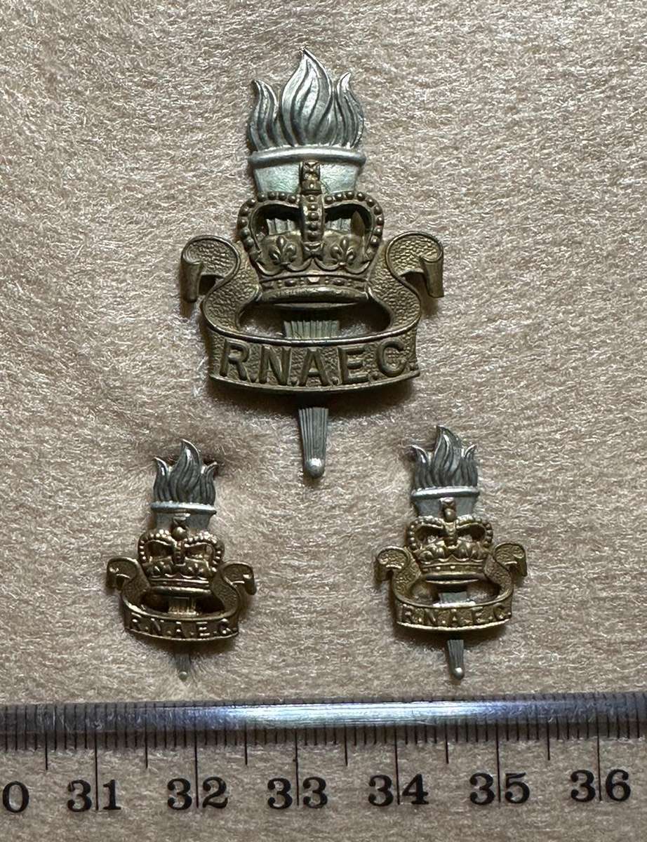 Rhodesia and Nyasaland Army Education Corps - SET BERET AND COLLAR BADGES METAL - 1956 - 1964