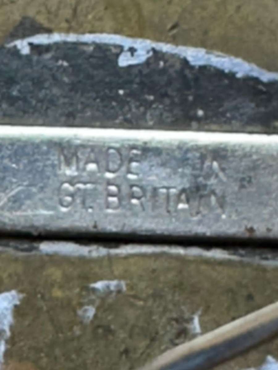 Rhodesian INTAF - BRASS ENAMEL KRAALHEAD VARIANT - MADE GREAT BRITAIN STAMP