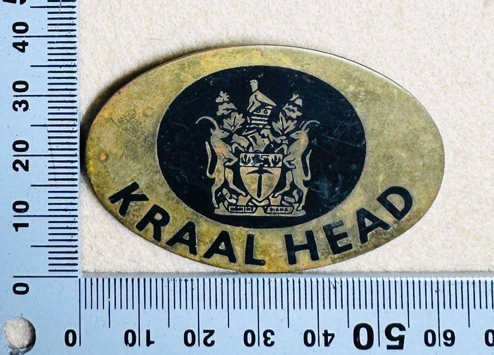 Rhodesian INTAF - BRASS ENAMEL KRAALHEAD VARIANT - MADE GREAT BRITAIN STAMP