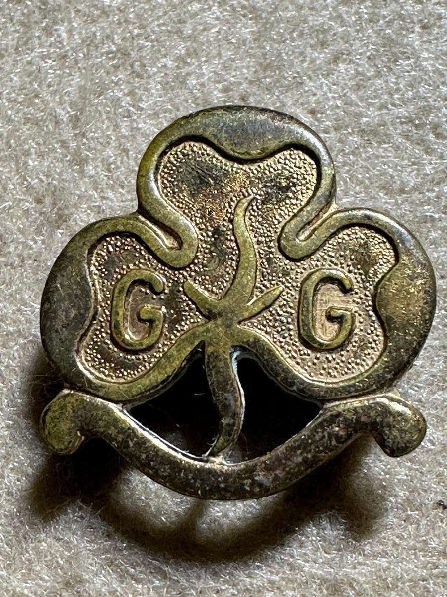 Rhodesian Girl Guides - VARIED BROOCH