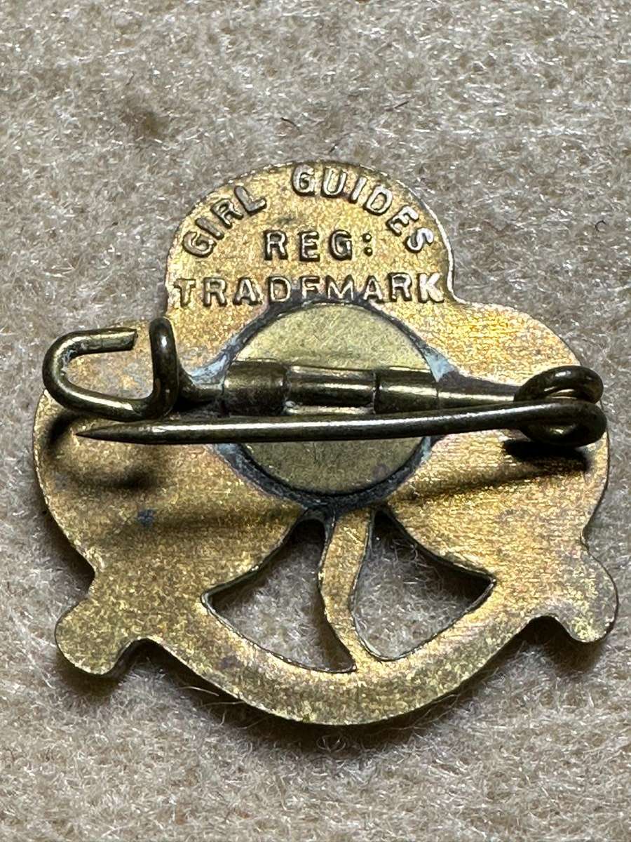 Rhodesian Girl Guides - VARIED BROOCH