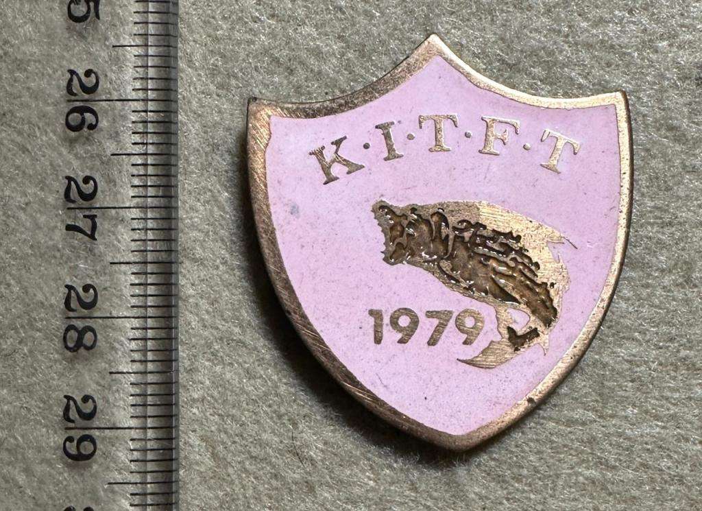 RHODESIA KITET 1979 ANGLING BADGE