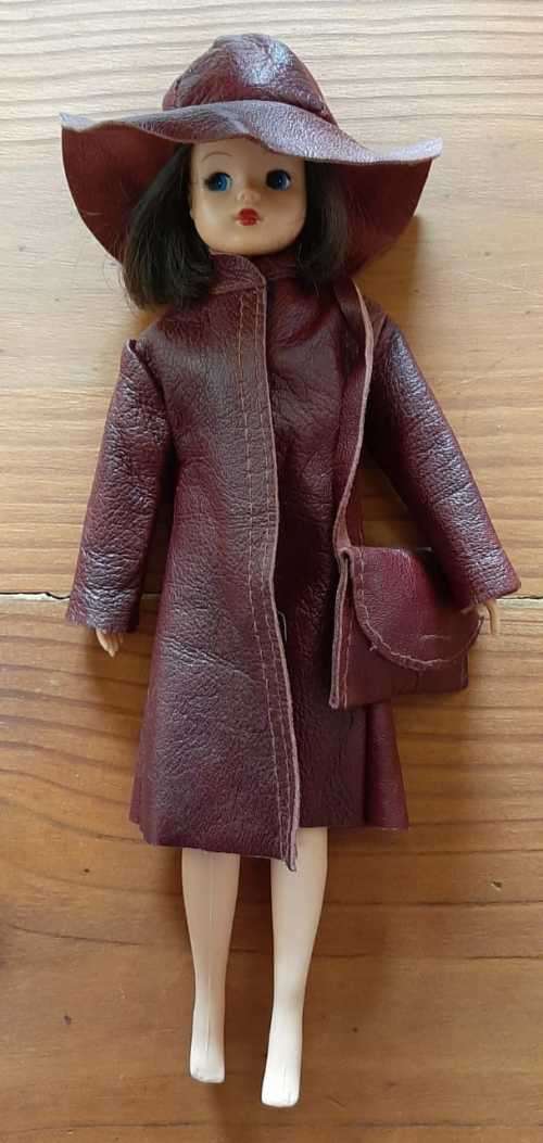 Genuine leather coat, hat and handbag to fit a Cindy doll