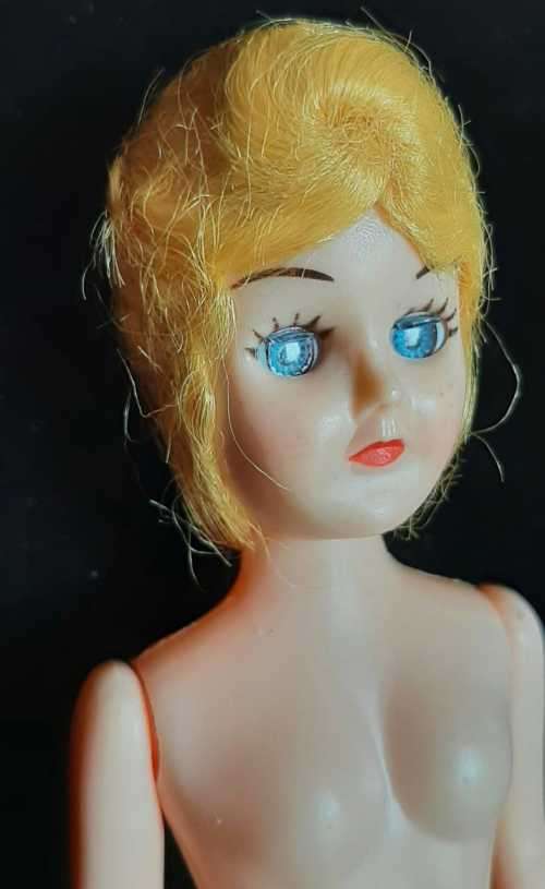 1970's Vintage Sleep Eyes Blond Hair Doll (19cm)