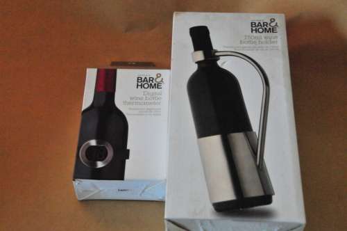 BAR & HOME DIGITAL WINE BOTTLE THERMOMETER AND 750 ML WINE BOTTLE HOLDER