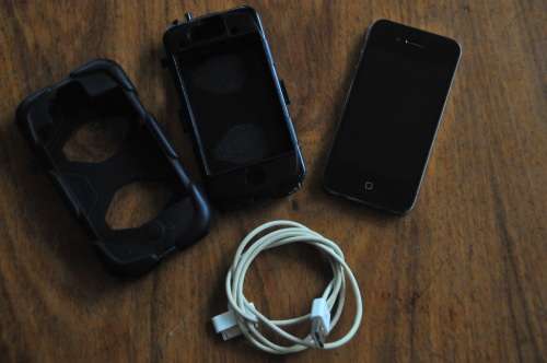 APPLE IPHONE OPEN TO ALL NETWORKS WITH HEAVY DUTY COVER