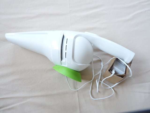 BRAND NEW BLACK AND DECKER DUST BUSTER