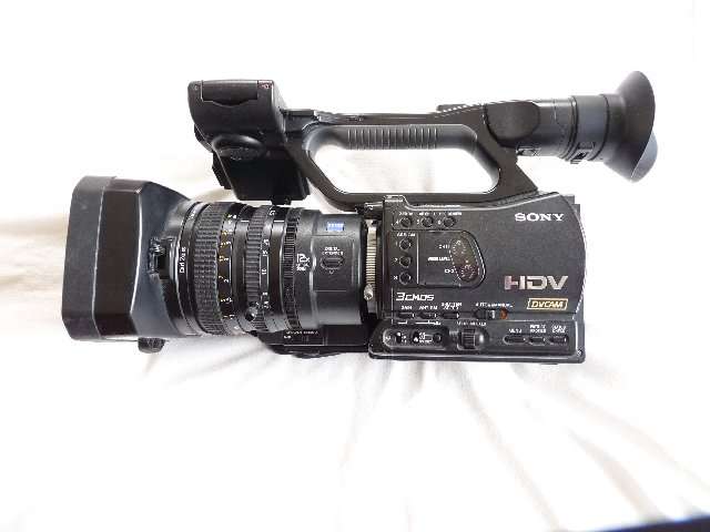 MUST SELL MAKE OFFER TOP OF THE RANGE SONY HDV VIDEO RECORDER