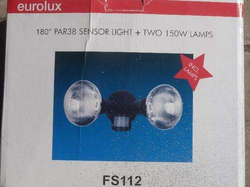 BRAND NEW SECURITY SENSOR SPOTLICHT WITH 2 GLOBE.S INCLUDED