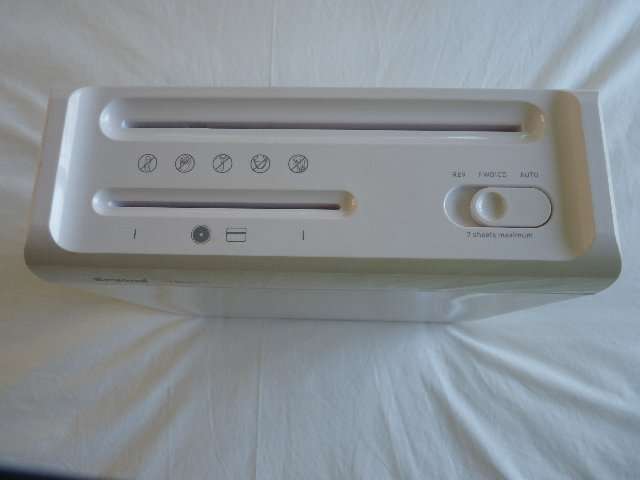 BRAND NEW BEYOND SSC 076 V10 CD PAPER SHREDDER FOR PAPER CD AND CREDIT CARD