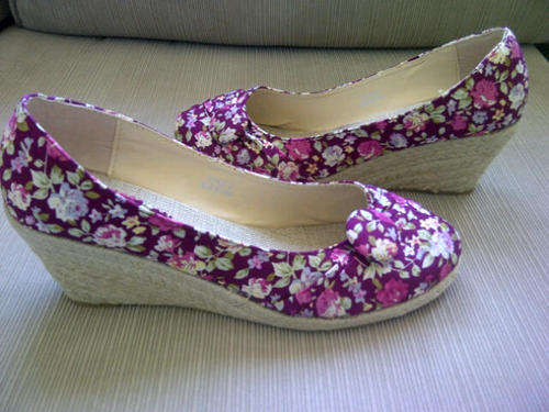 ***Cute & Funky Ladies Wedges**Cool Colour & Design** Size 6, 7, 8**Great with a Skinny Jeans**