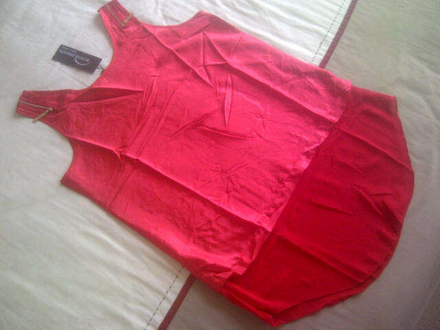 ***Cute & Funky Ladies Silky/Chiffon Style Red Shirt***Great with a Skinny Jeans***BRAND NEW***