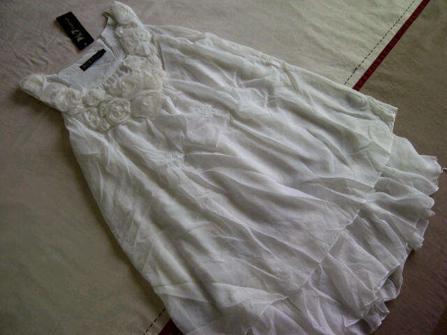 ***Stunning Ladies Chiffon Style Cream Top***Great with a Skinny Jeans***BRAND NEW***