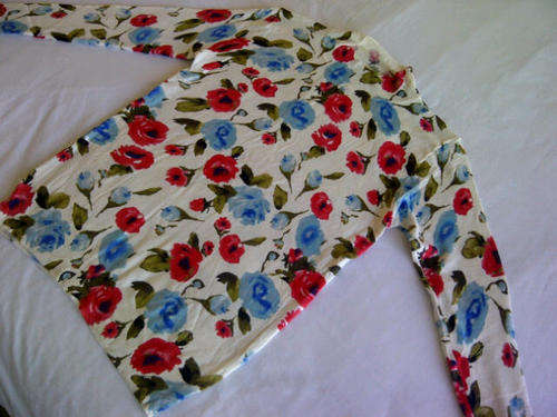 ***Beautiful Ladies Rose Design Thin Jersey Tops***ONE SIZE***Choose between Red & Orange***