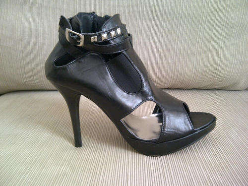 ***Stunning Ladies Black Leather Look High Heels***Beautiful design***Size 5, 7 ONLY***BRAND NEW***
