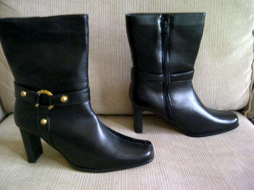 ***Beautiful Ladies Black Hard Leather Like Short Boots***Size 5 ONLY***STUNNING DESIGN***