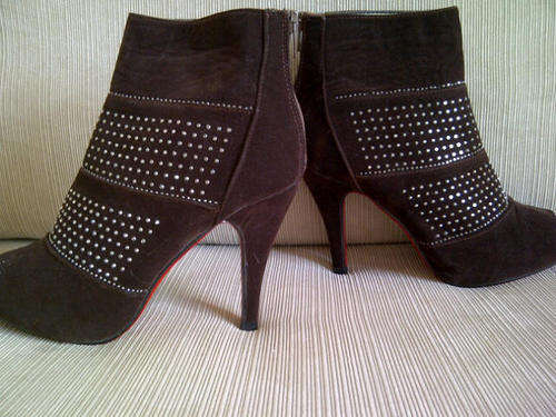 **Beautiful Ladies Brown Suede Like Closed Top / Peep Toe High Heels**Size 4**STUNNING**