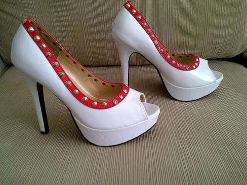 ***Stunning Ladies Leather look High Heels with Studded Trim***Size 5***White ONLY***BRAND NEW***