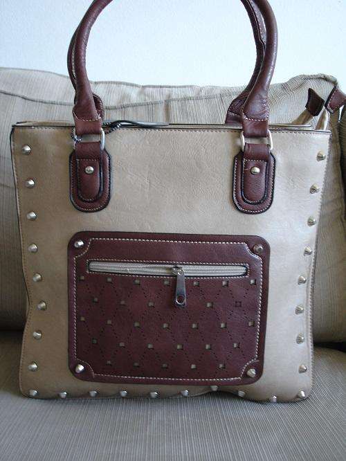 **Stunning Ladies Tan/Cream/Brown PU Leather Handbag With Beautiful Detail & Design**BRAND NEW**