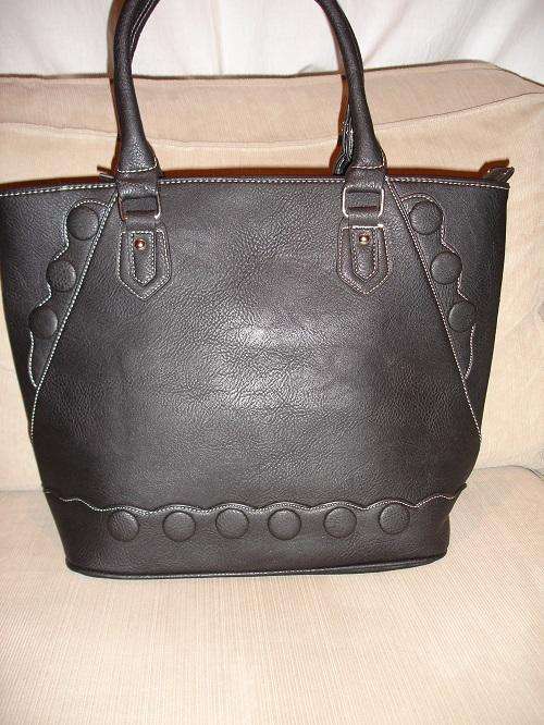 **Stunning Ladies Black PU Leather Handbag With Beautiful Detail & Design**BEAUTIFUL PIECE**