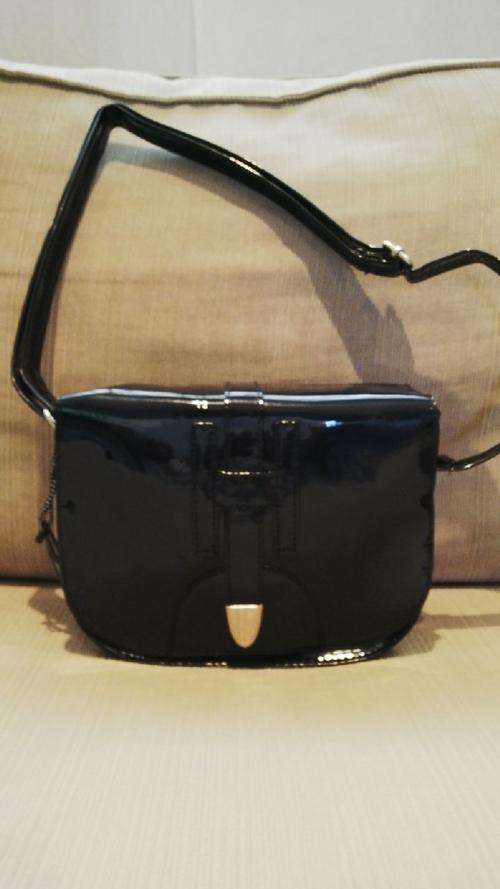 **Cute Ladies Black Gloss PU Leather Slingbag With Beautiful Detail & Design**BRAND NEW***