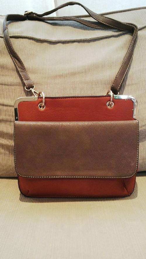 **Stunning Ladies Small Clutch Style PU Leather Handbag With Beautiful Detail & Design**BRAND NEW**