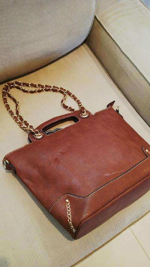 **Stunning Ladies TAN/GOLD PU Leather Handbag With Beautiful Detail & Design***BRAND NEW**