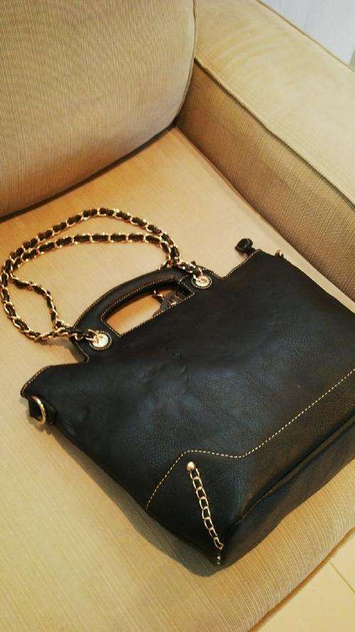 **Stunning Ladies BLACK/GOLD PU Leather Handbag With Beautiful Detail & Design***BRAND NEW**