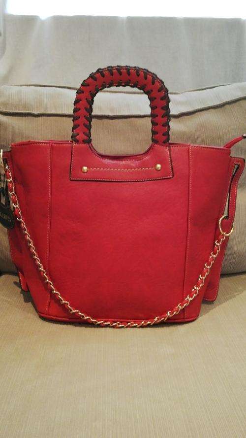 **Stunning Ladies RED/GOLD PU Leather Handbag With Beautiful Detail & Design***BRAND NEW**