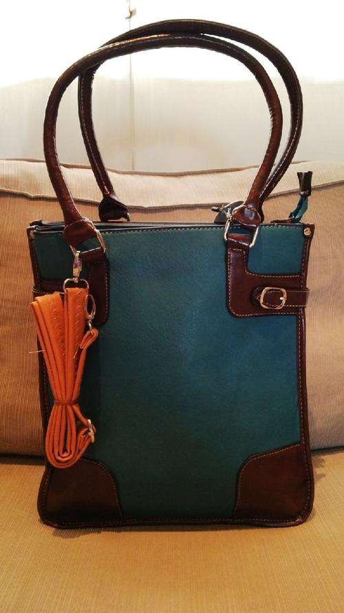 **Stunning Ladies BLUE/BROWN PU Leather Handbag With a Beautiful Design**2 Divided Sections**